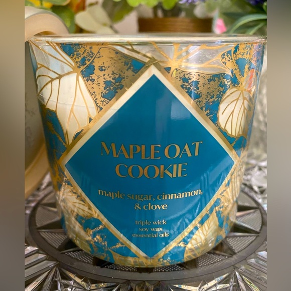 🆕🕯️ DISTANT LANDS 3-WICK “MAPLE OAT COOKIE” 3-WICK SOY WAX CANDLE. NEW IN BOX! - Picture 2 of 7